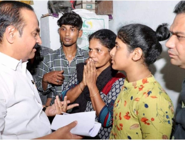 ജയ ബാല കൃഷ്ണൻ്റെ വീട്ടിൽ മുഖ്യമന്ത്രിയെത്തി