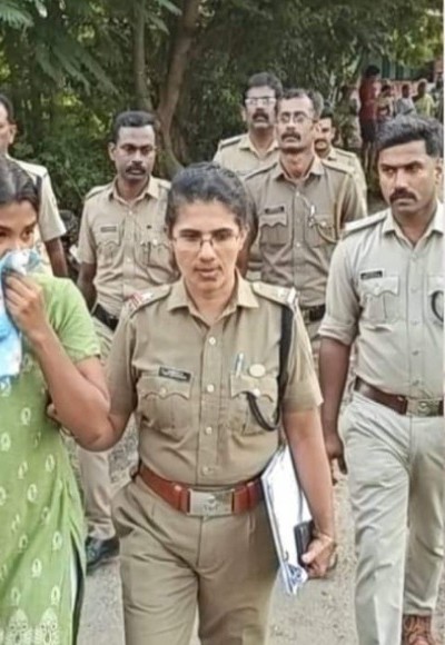 പാലക്കാട് കുഞ്ഞുങ്ങളെ  വെള്ളത്തിൽ മുക്കി കൊന്ന കേസ് വഴിത്തിരിവായത് വാട്ട്സ് അപ് ചാറ്റുകൾ